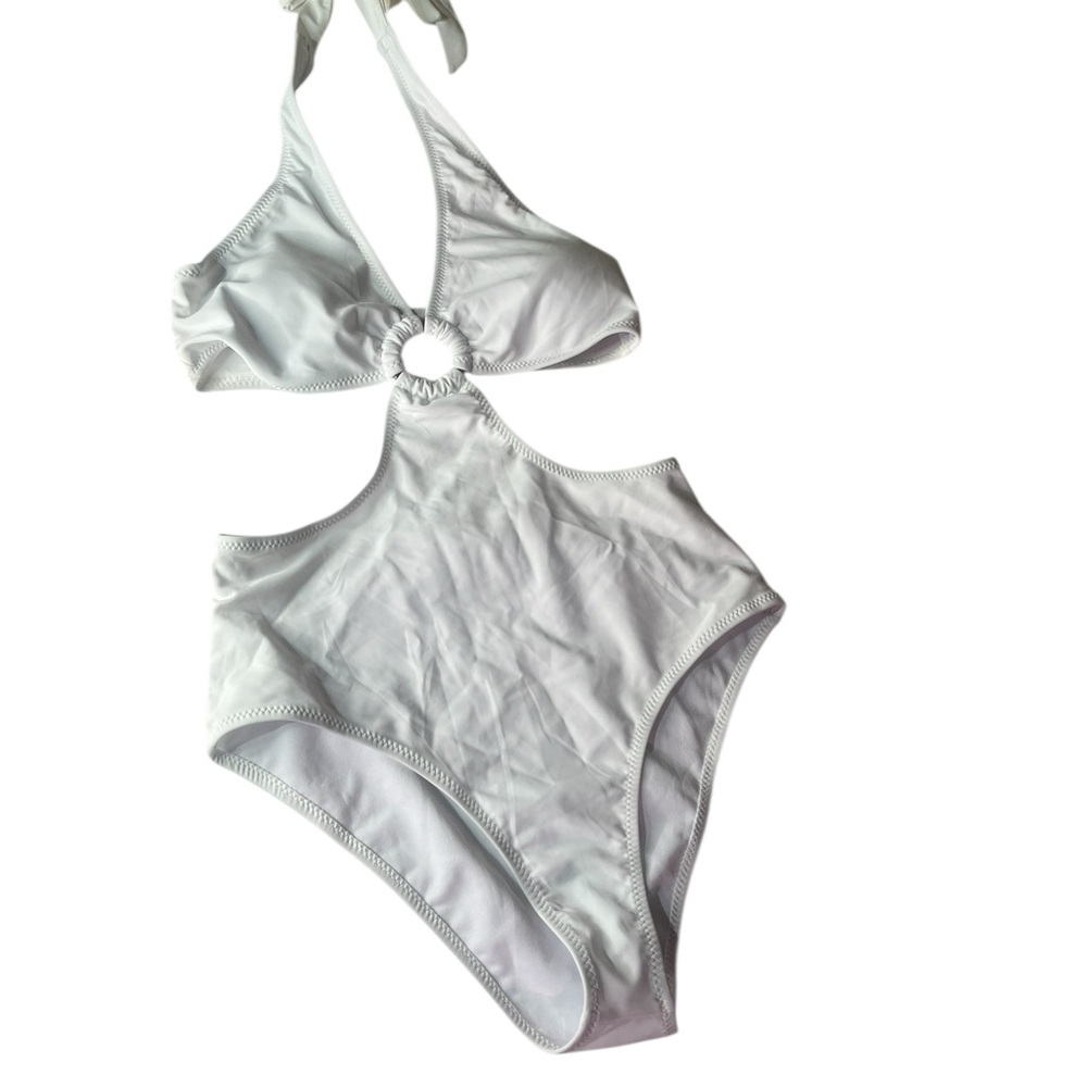 🌸 White One-Piece Swimsuit – Women’s Size Small (New Without Tags)